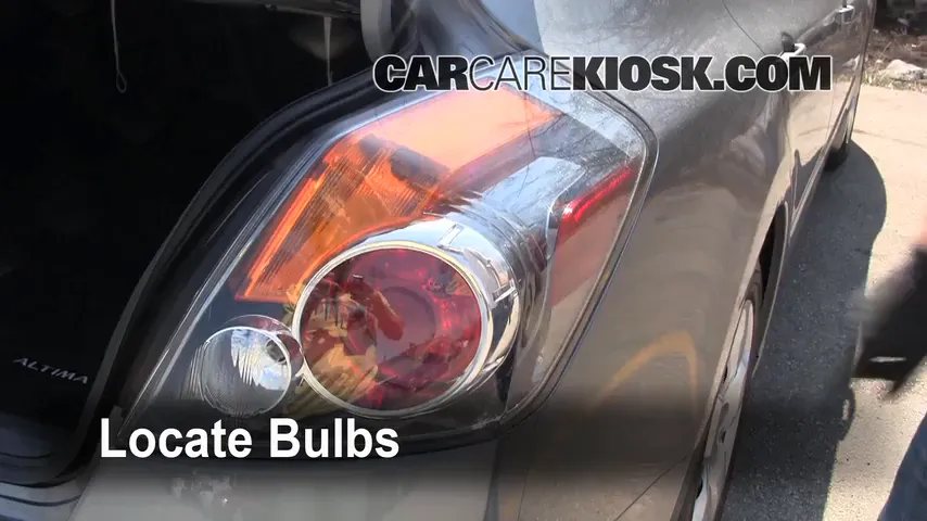 2007 Nissan Altima S 2.5L 4 Cyl. Lights Tail Light (replace bulb)